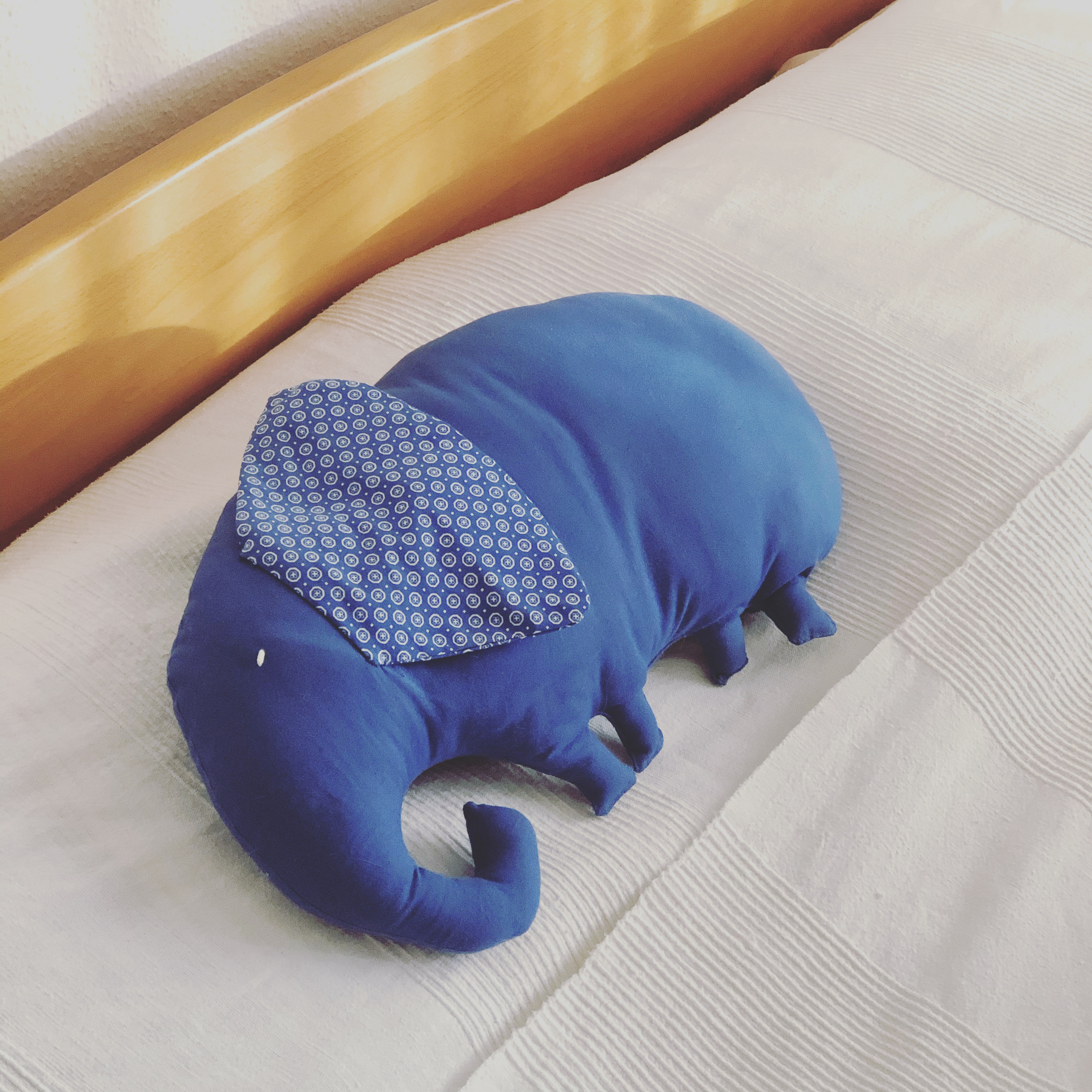 Don’t even think about a blue elephant!